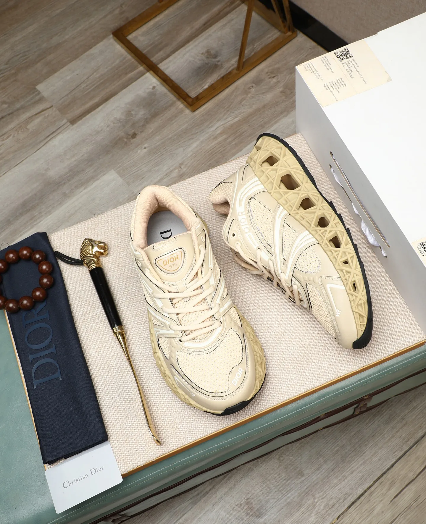 Men's shoes 💰800💰 Men's style 👦🏻Dior Dior B35 High-end quality Original casual sports shoes Upper: special environmentally friendly leather. High-frequency brand totem, brand totem cloth, tongue plastic brand logo, heel high-frequency brand logo Lining: brand canvas Original version: ultra-light TPR·rubber; two-color molded outsole Ultra-high quality control and fine workmanship: High-end, extravagance and class. Size: 39-44 (38, 45, 46, can be customized)…! !